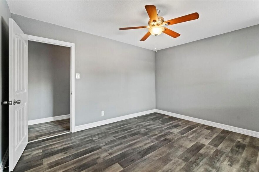 Building Photo - 1910 Danube Dr