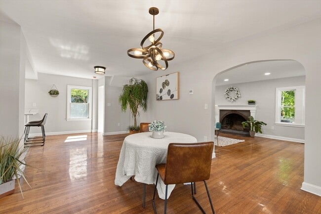 Building Photo - 129 Maple Ave