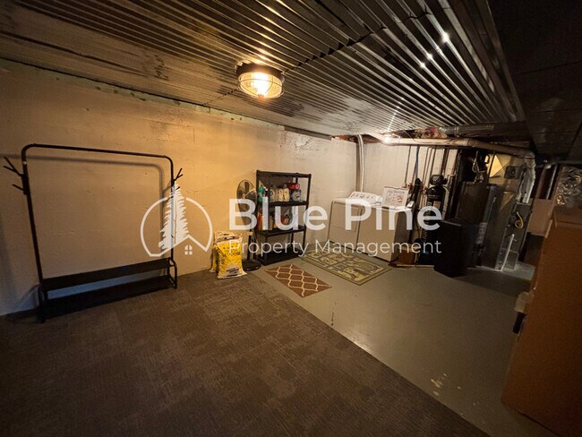 Building Photo - 1058 Mojave St