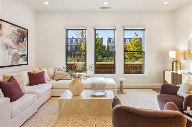 Building Photo - 1530 Meeting St