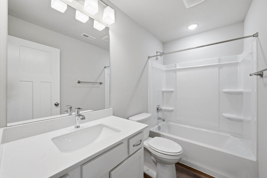 Upstairs Bath - 526 43rd St SW