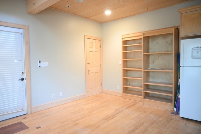 Building Photo - 1154 Cottage Rd