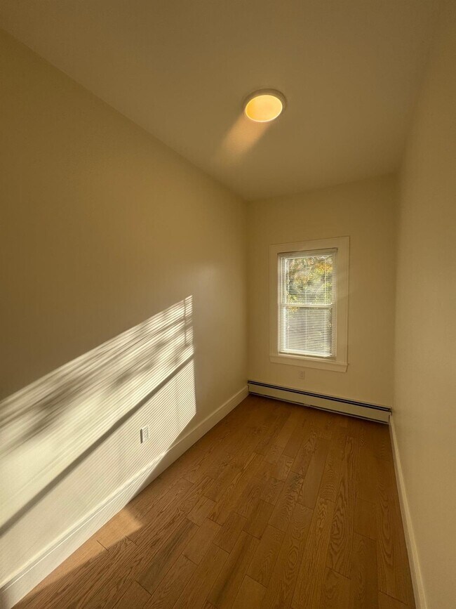 Building Photo - 13 Bristol St