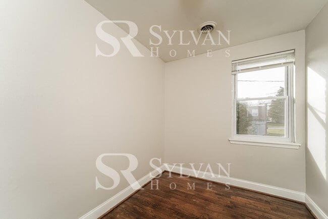 Building Photo - 8504 Willow Oak Rd