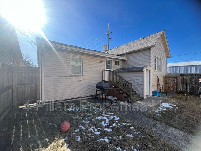 Building Photo - 403 Kenwood St