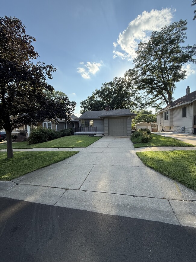 Primary Photo - 2020 N 61st St