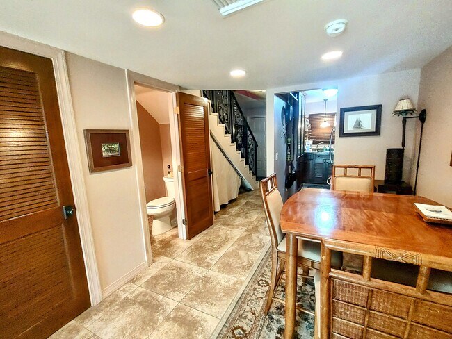 Building Photo - 1300 Seaway Dr