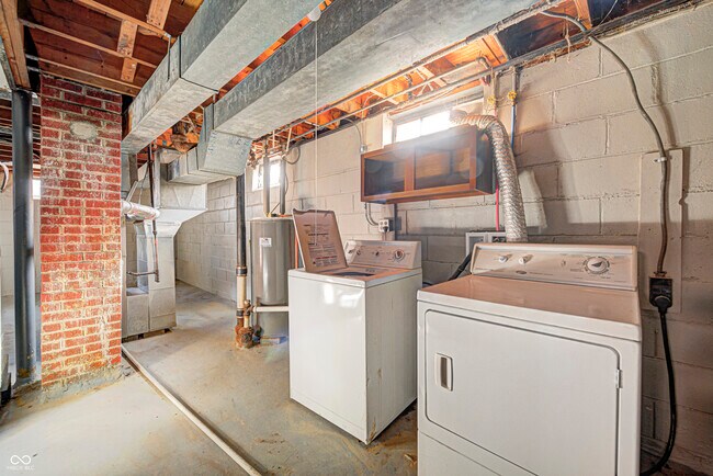 Building Photo - 315 S Webster Ave