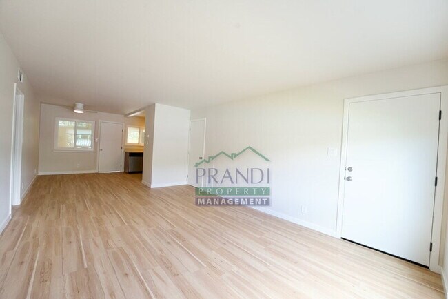 Building Photo - 1032 Los Gamos Rd