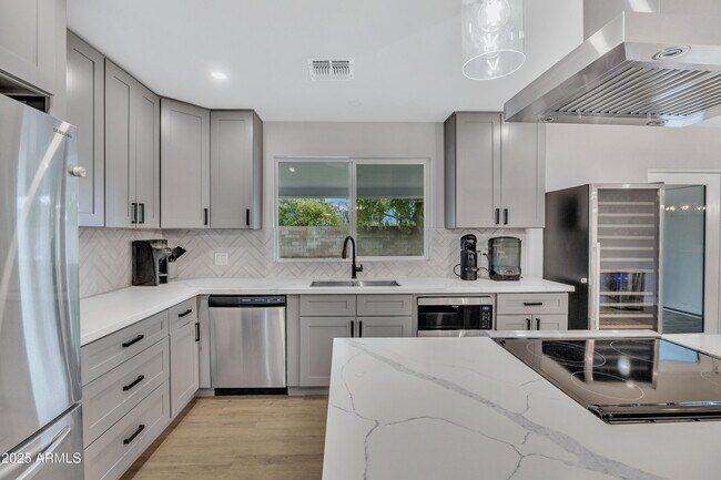 Building Photo - 2011 E Gary Cir