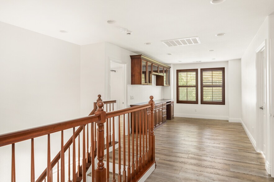 Building Photo - 89 Keepsake