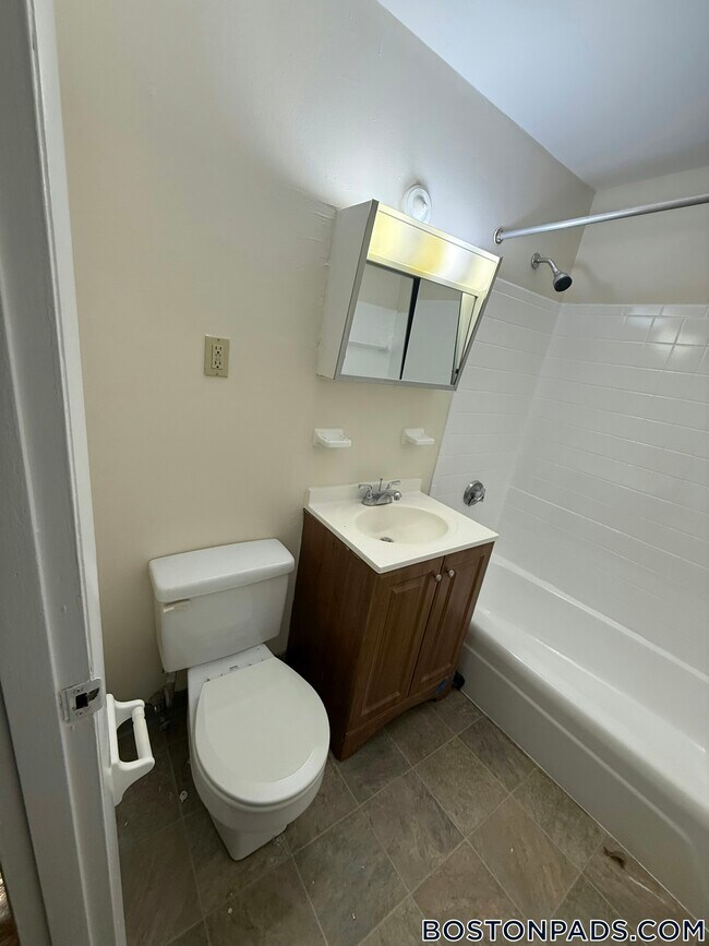 Building Photo - 66 Homer Ave