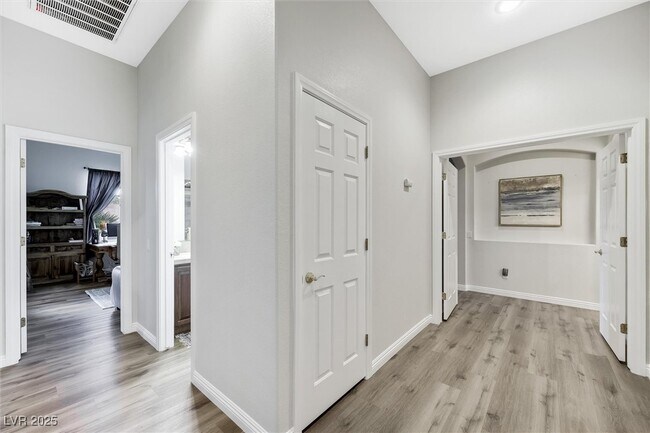 Building Photo - 10720 Elm Ridge Ave