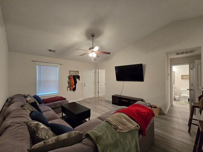 Building Photo - 437 Conifer St