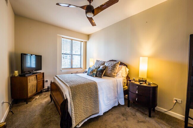 Building Photo - 451 W Huron St