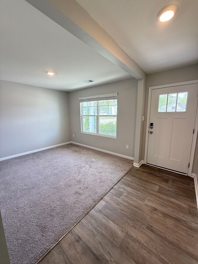 Building Photo - Rivergate