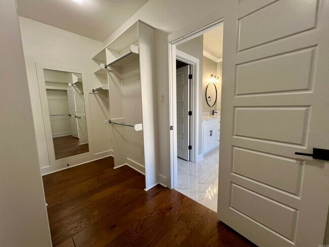 Building Photo - 9741 Meadow Creek Dr