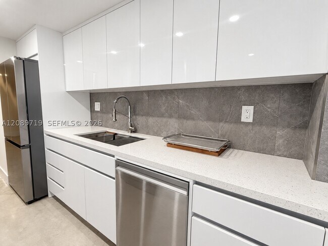 Building Photo - 5781 Biscayne Blvd