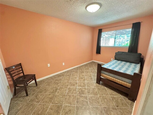 Building Photo - 1765 Hialeah Dr