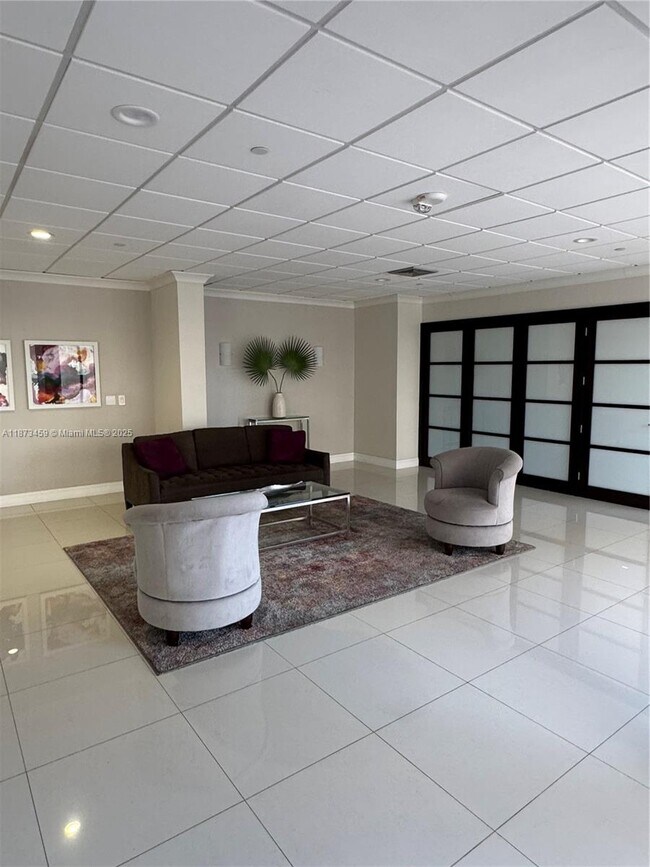 Building Photo - 2049 S Ocean Dr