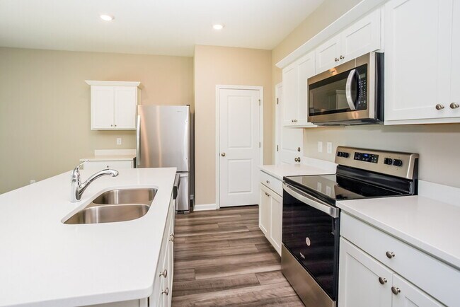 Building Photo - 2088 Harris Hawk Ave