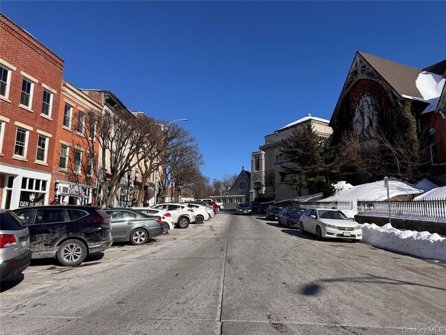 Building Photo - 175 Main St