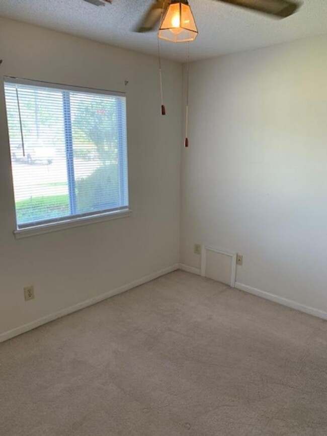 Building Photo - 2 BED 2 BATH CONDO ON BOTTOM FLOOR AT MYRT...