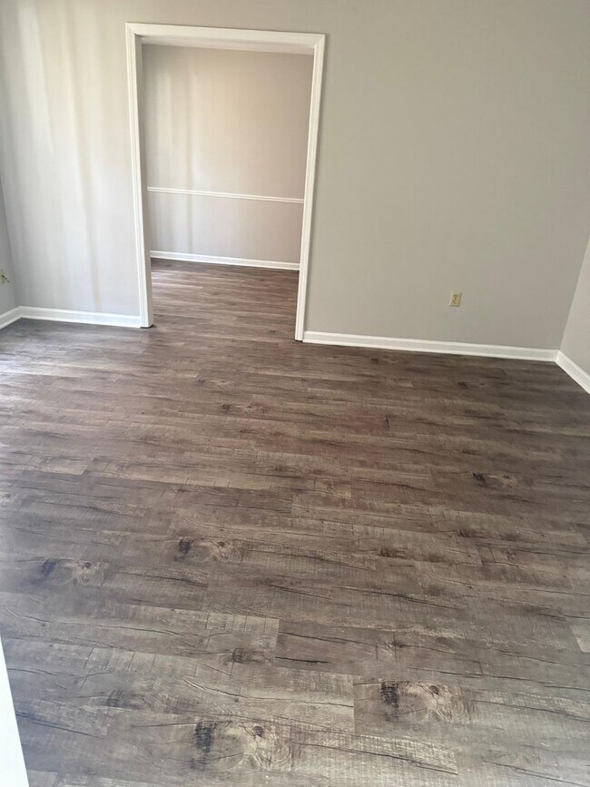 Building Photo - House for Rent in quite Neighborhood