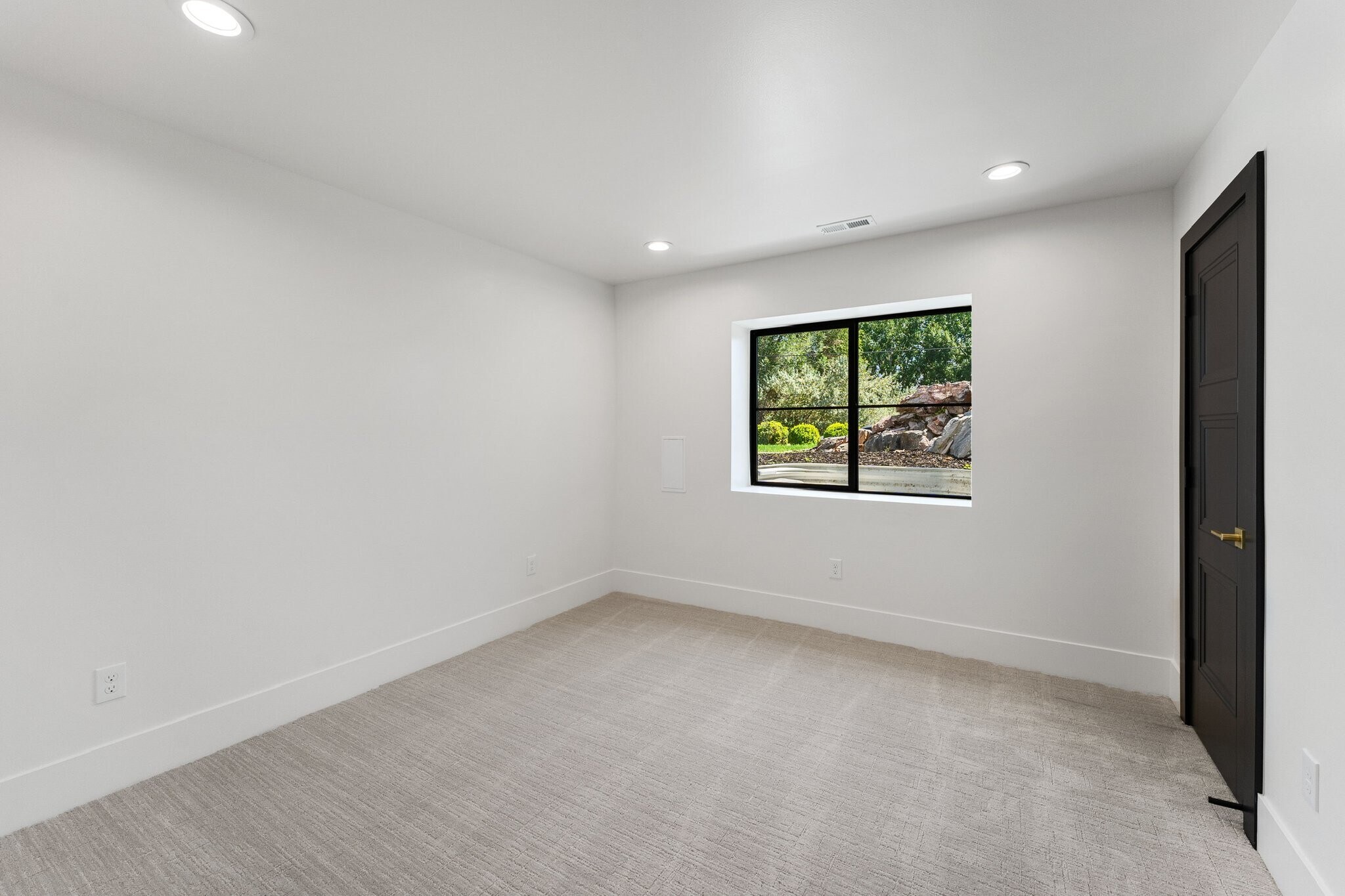 Building Photo - 807 N 200 E