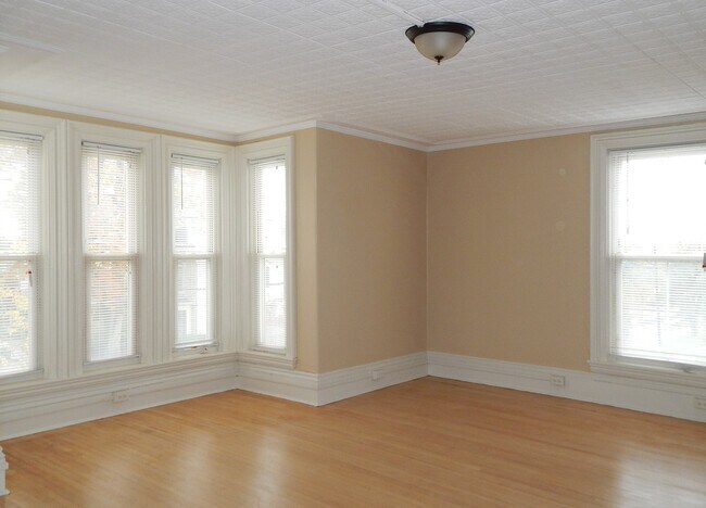 Building Photo - 173 Broadway