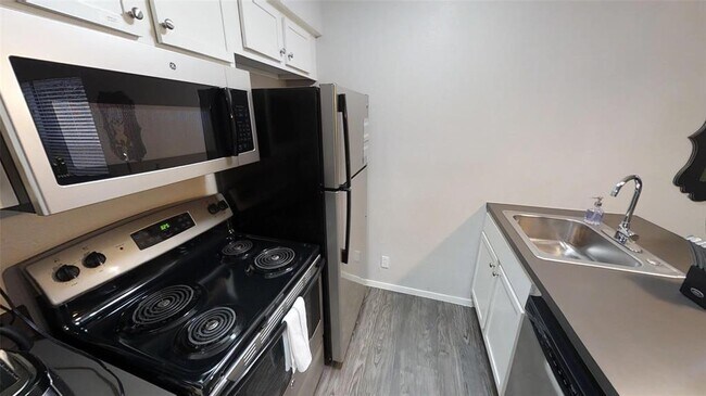 Building Photo - 1117 Hollow Creek Dr