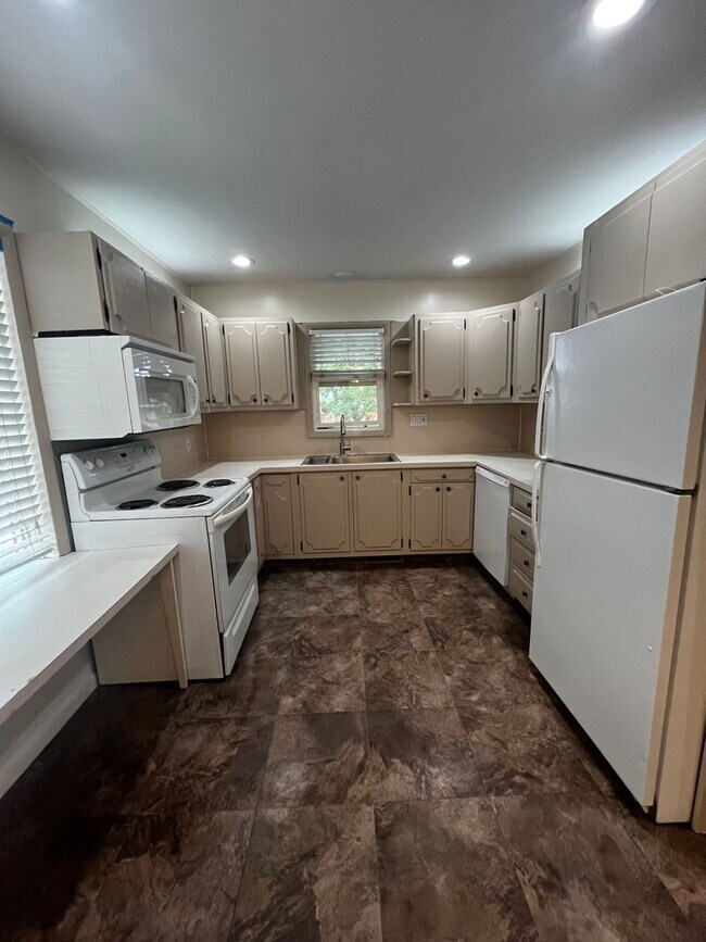Building Photo - 856 N 300 W