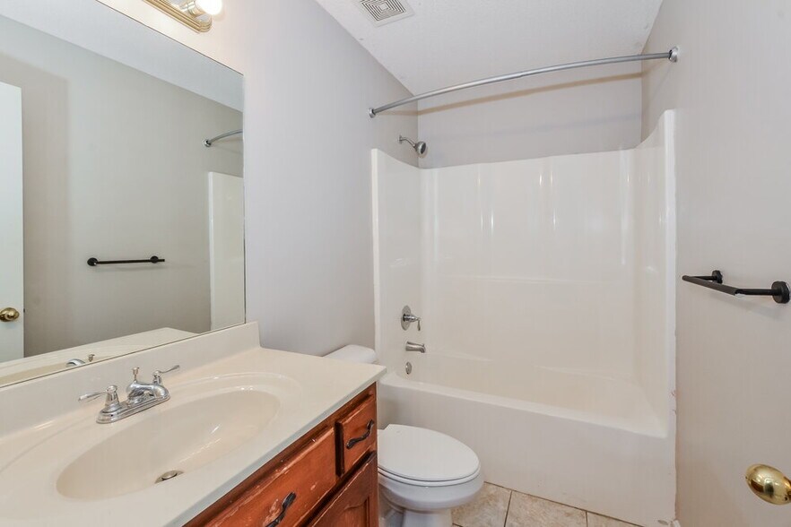 Building Photo - 13141 Sandbourne S