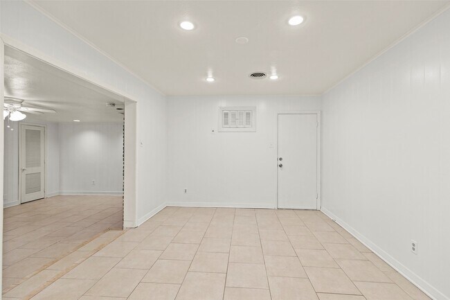 Building Photo - 2015 Wycliffe Dr