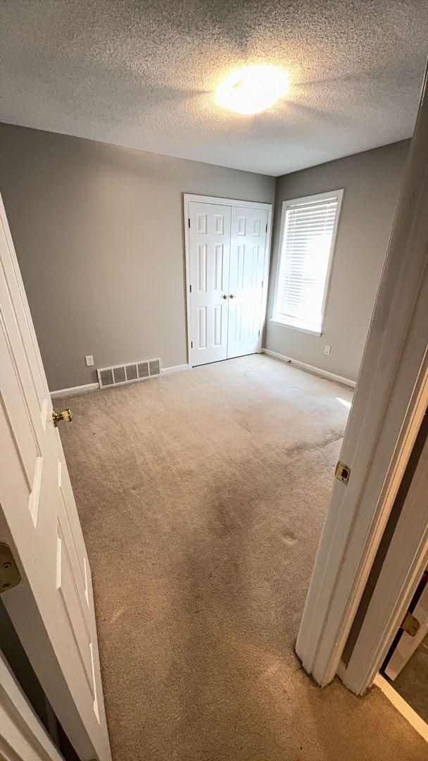 Building Photo - Charming 3-bedroom, 2-bath home located in...