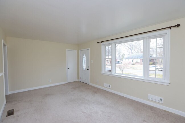 Building Photo - Spacious Brick Rancher in the heart of Tuckahoe in Westend!