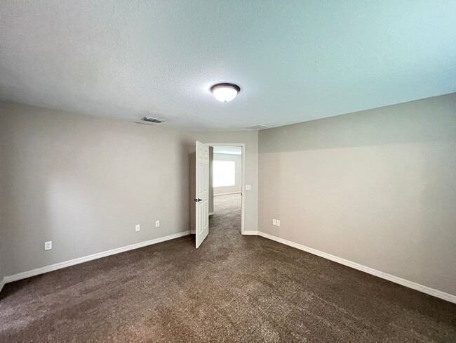 Building Photo - WONDERFUL 3 Bedroom, 2 Bathroom Home in Oc...