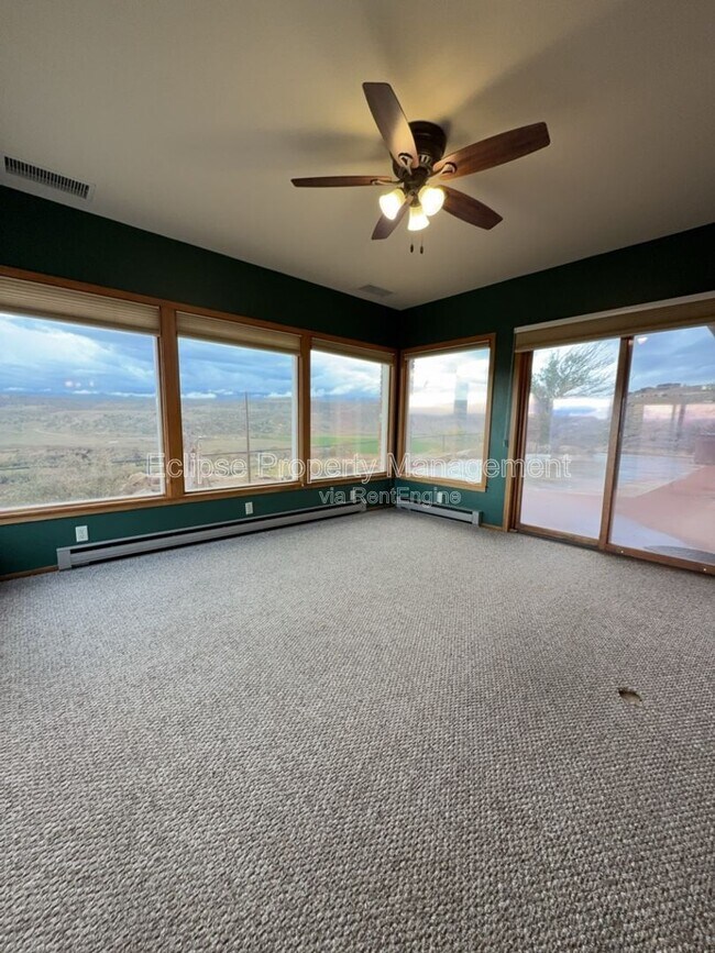 Building Photo - 2737 Sierra Vista Dr