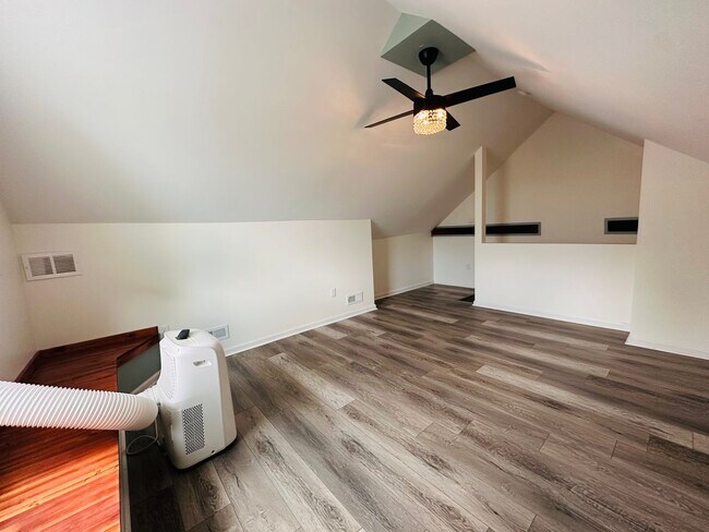 Building Photo - Historic Charm Meets Modern Comfort in Shelby Park
