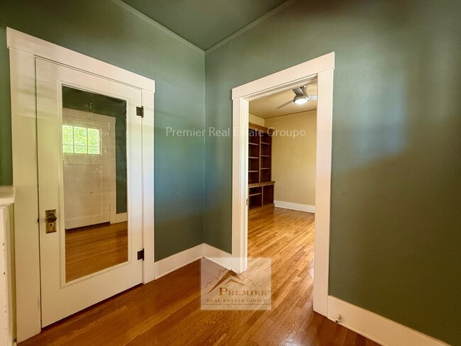 Building Photo - 429 E San Rafael St