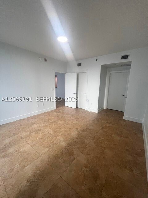 Building Photo - 1060 Brickell Ave