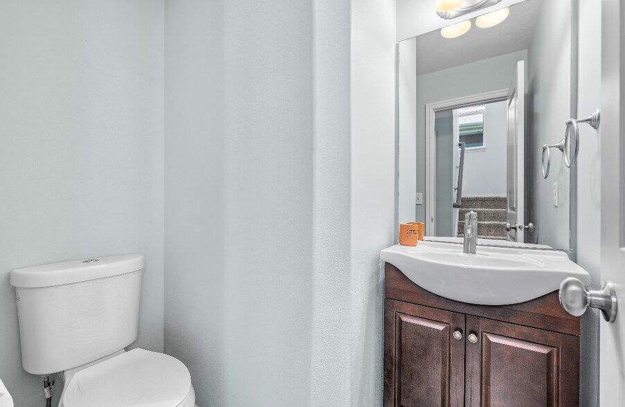 Building Photo - 5043 W Rock Butte