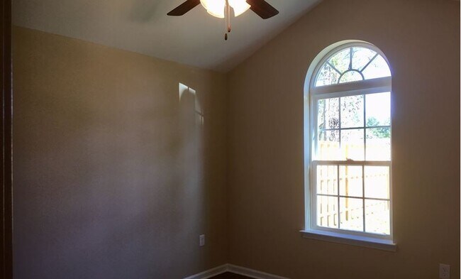 Building Photo - 3 Bedroom 2 Bathroom House In Carolina Shores