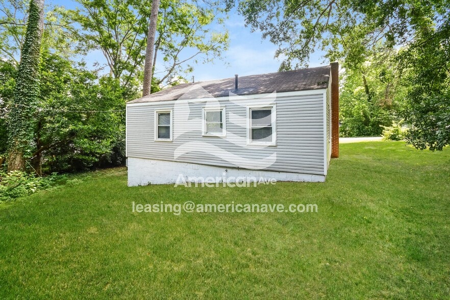 Building Photo - 9006 Beverly Dr N