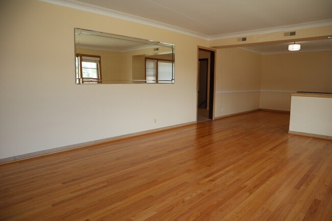 Building Photo - 8755 S Fairfield Ave