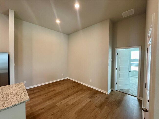 Building Photo - 761 Staglin St