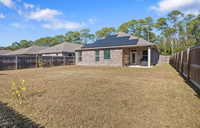 Building Photo - Solar-Powered 4BR Home Near Eglin & Hurlburt AFB– Fort Walton Beach!