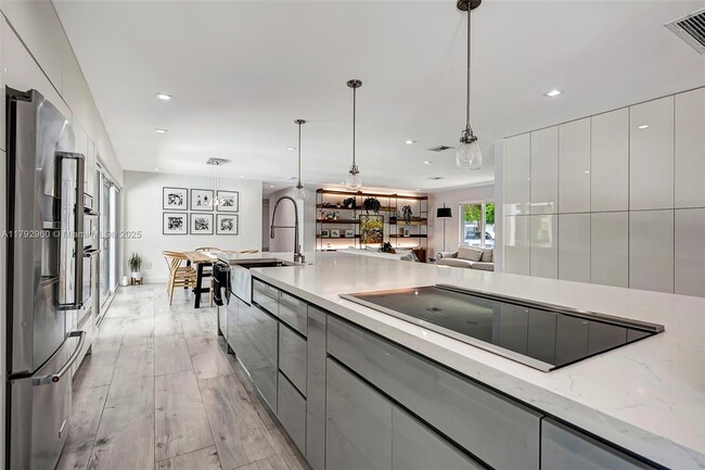 Building Photo - 12895 SW 75th Ave