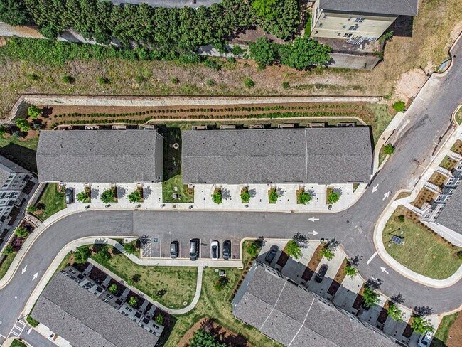 Building Photo - 387 Skylar Way SE