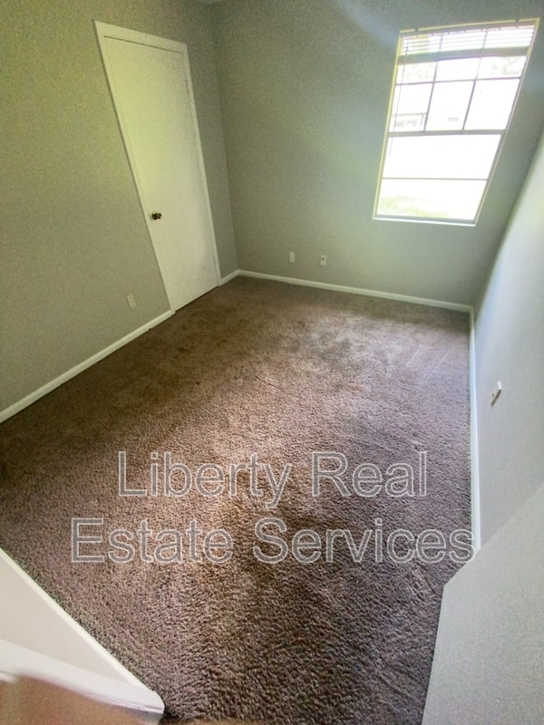 Building Photo - 228 Pointe S Dr